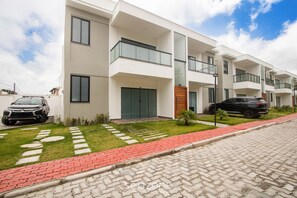 Basic Apartment | Exterior - Full Stay With Pool Just 350m From the Beach in Porto Seguro PRY (Porto Seguro)