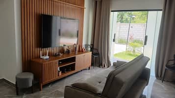 Basic Apartment | Living area