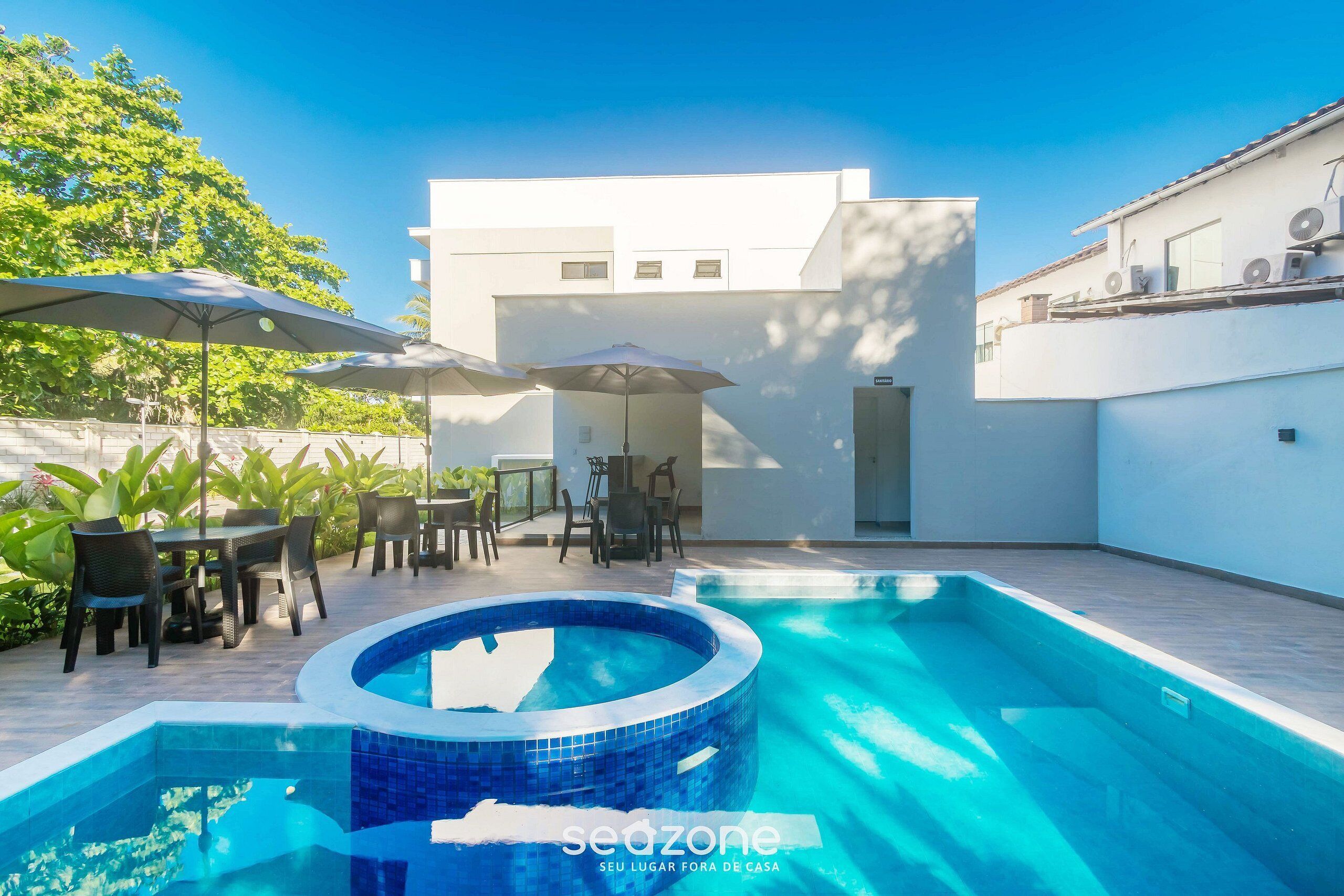 Apartamento básico | Piscina | Una piscina al aire libre