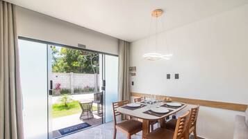 Basic Apartment | Dining