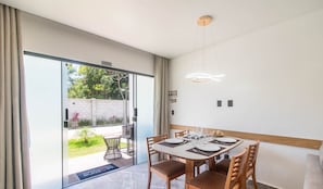 Basic Apartment | Dining - Full Stay With Pool Just 350m From the Beach in Porto Seguro PRY (Porto Seguro)