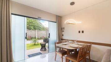 Basic Apartment | Dining