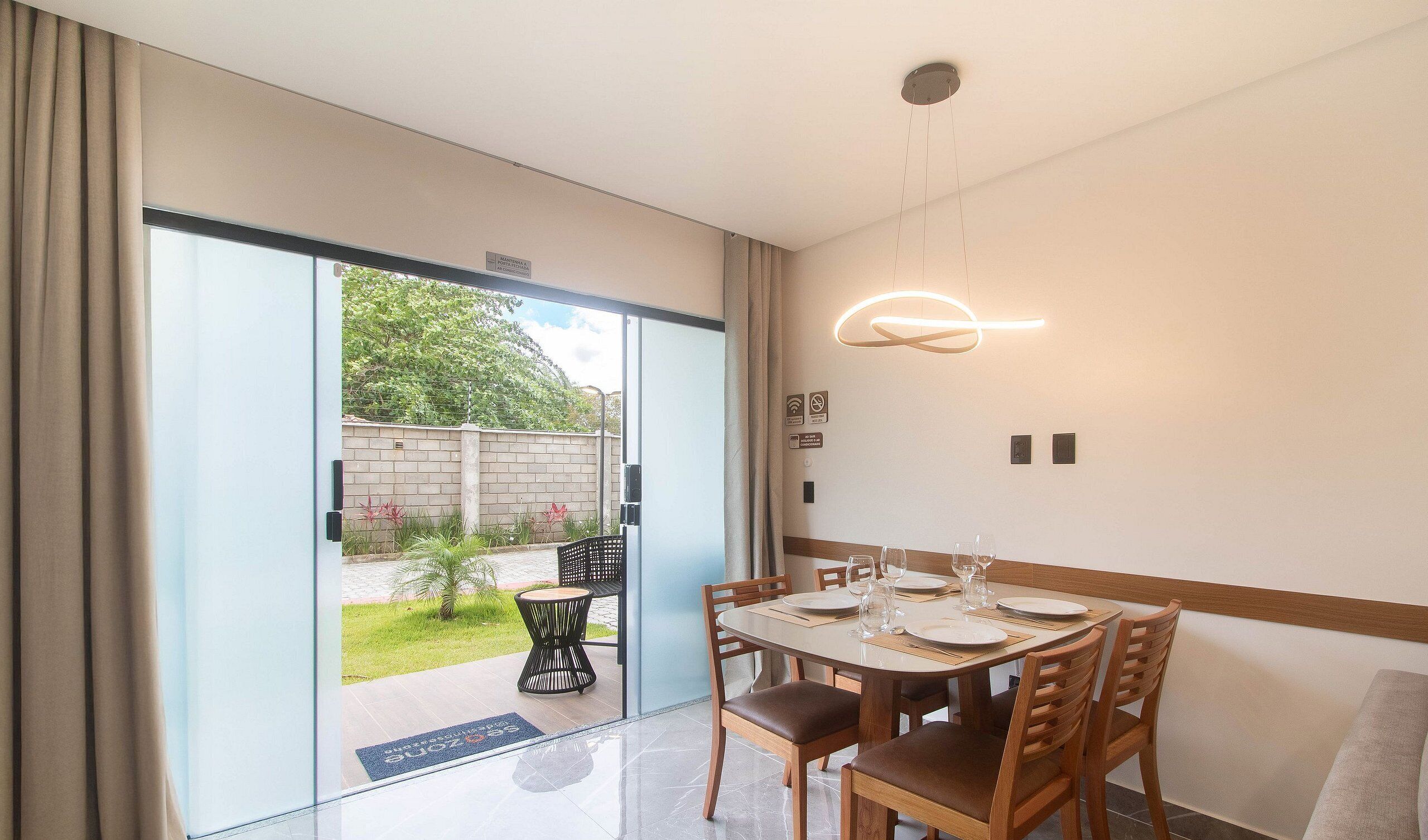 Basic Apartment | Dining