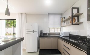 Private kitchen - Full Stay With Pool Just 350m From the Beach in Porto Seguro PRY (Porto Seguro)
