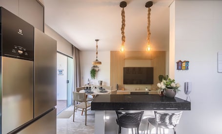 Basic Apartment | Dining