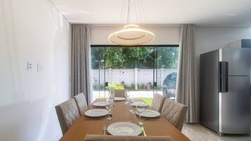 Basic Apartment | Dining