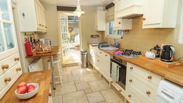Dishwasher, cookware/dishes/utensils