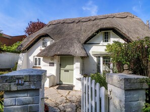 Exterior - Smugglers Cottage (New Milton)