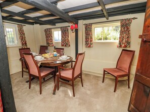 Dining - Smugglers Cottage (New Milton)