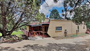 Condo (1 Bedroom) | Property amenity