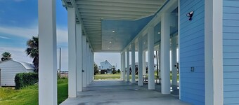 Blissful Blue Oasis by Ryson Vacation Rentals