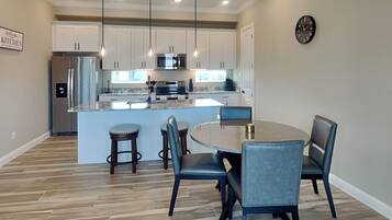 Studio (3 Bedrooms) | Property amenity