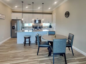 Studio (3 Bedrooms) | Property amenity