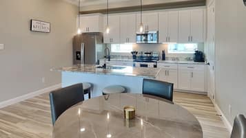 Studio (3 Bedrooms) | Property amenity