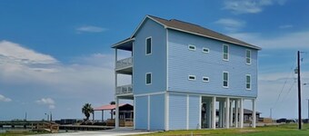 Blissful Blue Oasis by Ryson Vacation Rentals