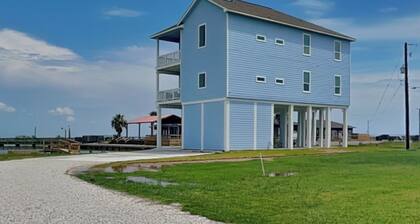 Blissful Blue Oasis by Ryson Vacation Rentals