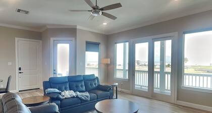 Blissful Blue Oasis by Ryson Vacation Rentals