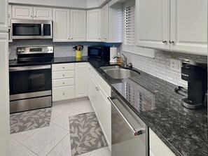 Condo (2 Bedrooms) | Property amenity