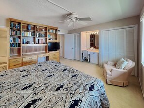 Condo (2 Bedrooms) | Property amenity