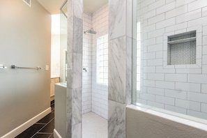 House (4 Bedrooms) | Property amenity