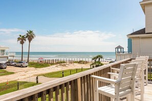 บ้านพัก (4 Bedrooms) | บริเวณที่พัก