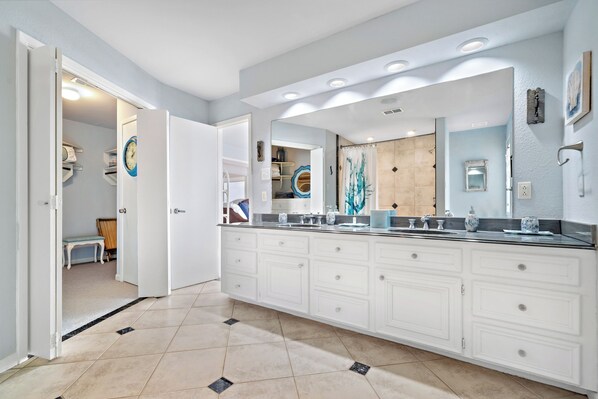 House (4 Bedrooms) | Property amenity