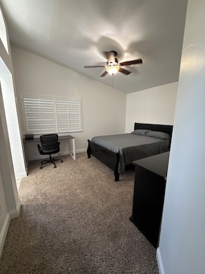 3 bedrooms, desk, iron/ironing board, free WiFi