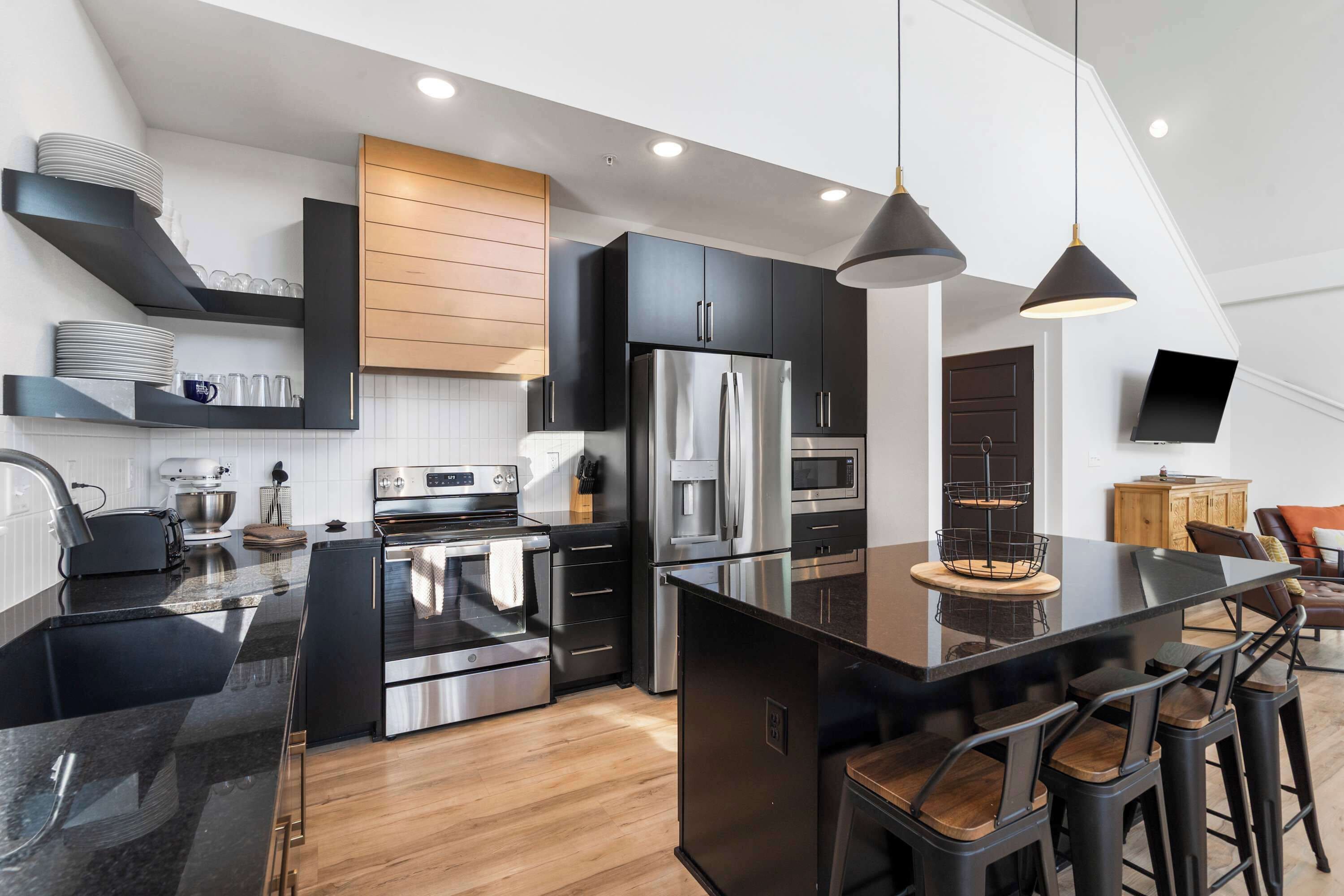 House, Multiple Beds, Hot Tub, Partial Lake View (Pineapple Duo) | Private kitchen | Fridge, microwave, oven, stovetop