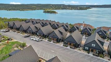 ุงูู
ูุดุฃุฉ ู
ู ุงูุฎุงุฑุฌ