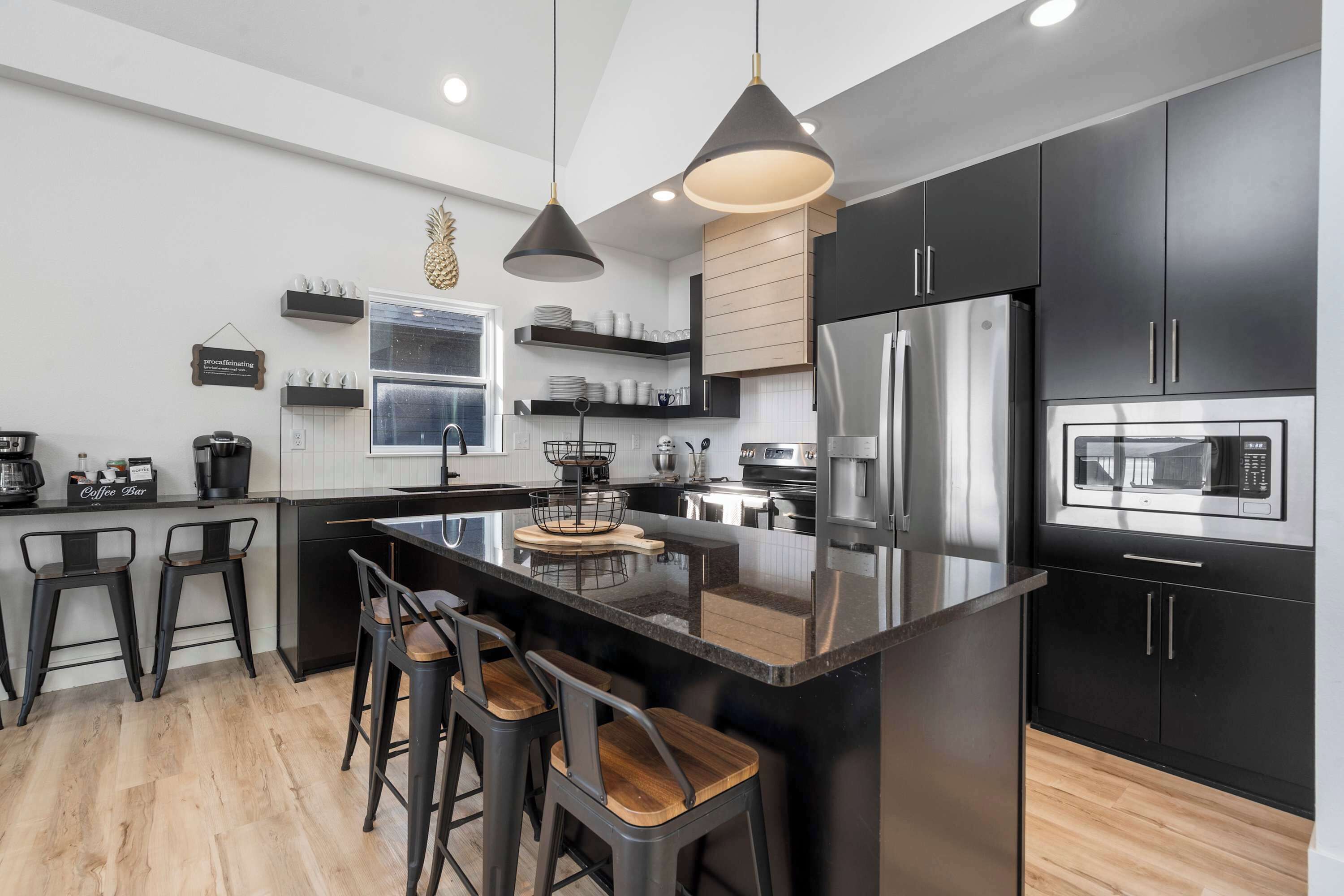 House, Multiple Beds, Hot Tub, Partial Lake View (Pineapple Duo) | Private kitchen | Fridge, microwave, oven, stovetop