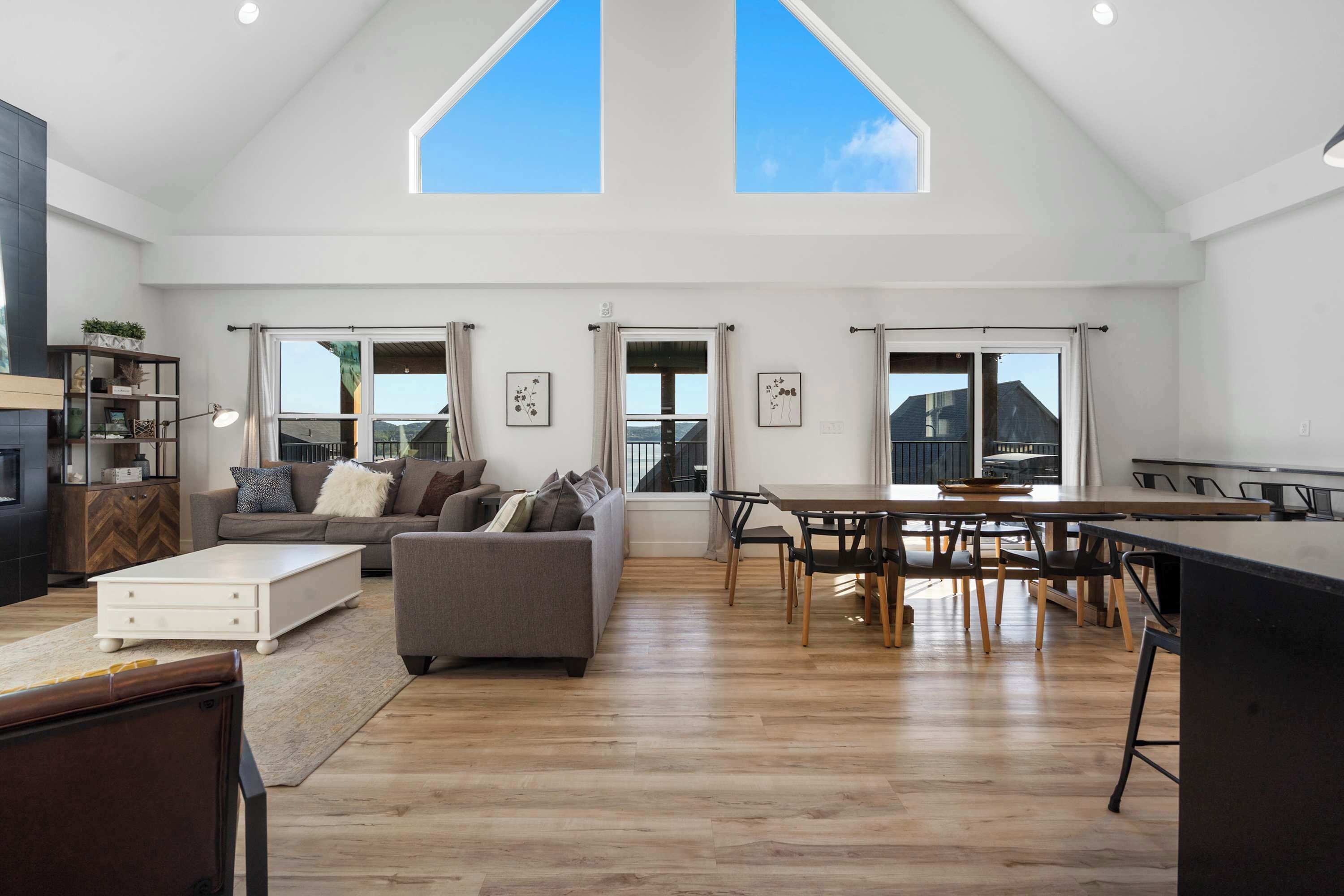 House, Multiple Beds, Hot Tub, Partial Lake View (Pineapple Duo) | Living area | 50-inch flat-screen TV with digital channels