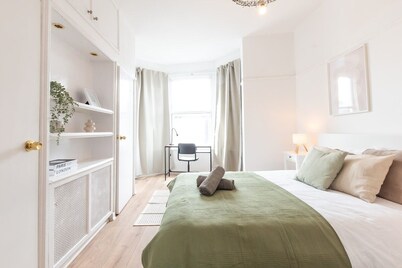 Modern 2-Bed House Near Seafront, Portsmouth