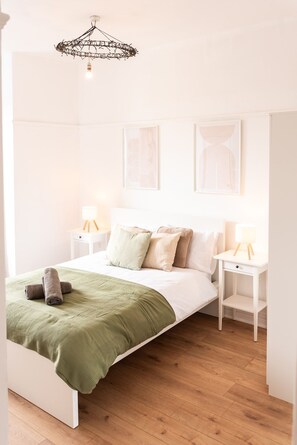2 habitaciones, tabla de planchar con plancha y acceso a internet