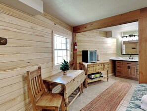 House (4 Bedrooms) | Property amenity