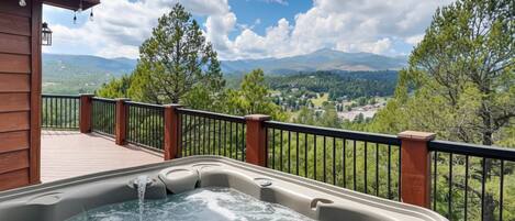 House (4 Bedrooms) | Front of property