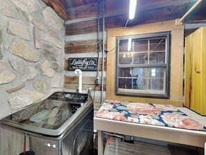 Studio (3 Bedrooms) | Property amenity