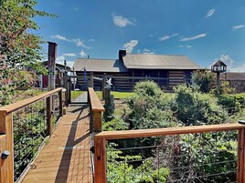 Studio (3 Bedrooms) | Property amenity