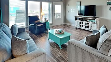 House (3 Bedrooms) | Living area