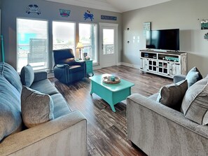 House (3 Bedrooms) | Living area