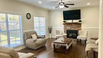 Smart TV, fireplace, stereo