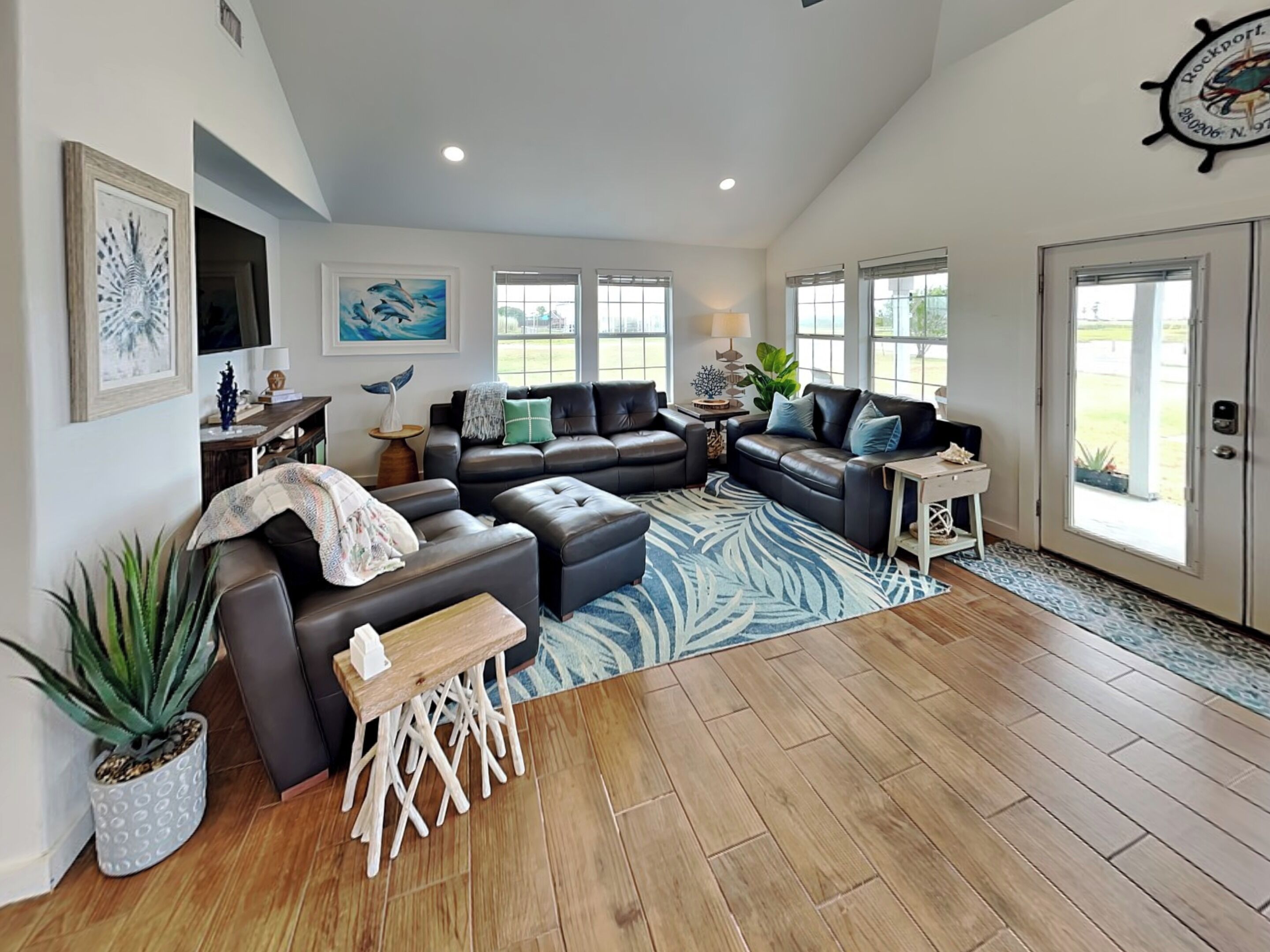 House (3 Bedrooms) | Living area | TV