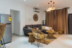 Living area - The Avery 4A Apartments at Odomaa Place (Accra)