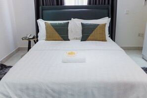 3 habitaciones, tabla de planchar con plancha, internet y ropa de cama 