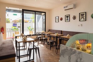 Dining - The Avery 3A Apartments at Odomaa Place (Accra)