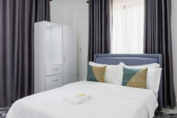 3 bedrooms, iron/ironing board, Internet, bed sheets