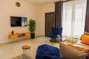 TV - The Avery 3A Apartments at Odomaa Place (Accra)