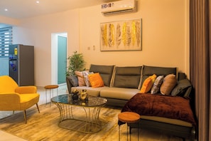 TV - The Avery 3A Apartments at Odomaa Place (Accra)