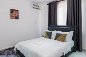 3 bedrooms, iron/ironing board, Internet, bed sheets