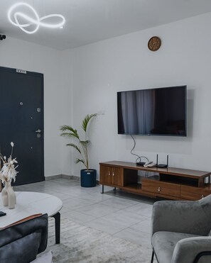 Living area - The Avery 1C Apartments at Odomaa Place (Accra)