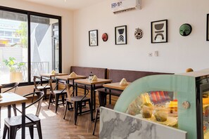 Dining - The Avery 1D Apartments at Odomaa Place (Accra)